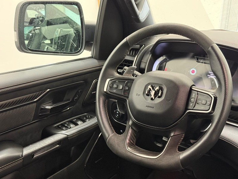 Ram 1500 Vehicle Full-screen Gallery Image 12