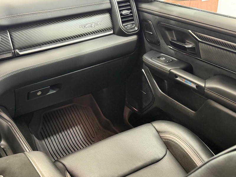 Ram 1500 Vehicle Full-screen Gallery Image 13