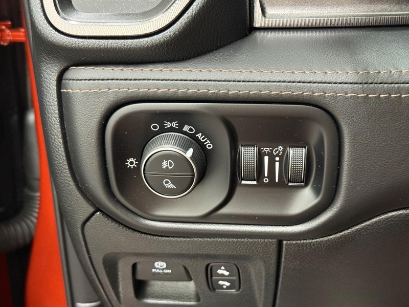 Ram 1500 Vehicle Full-screen Gallery Image 15