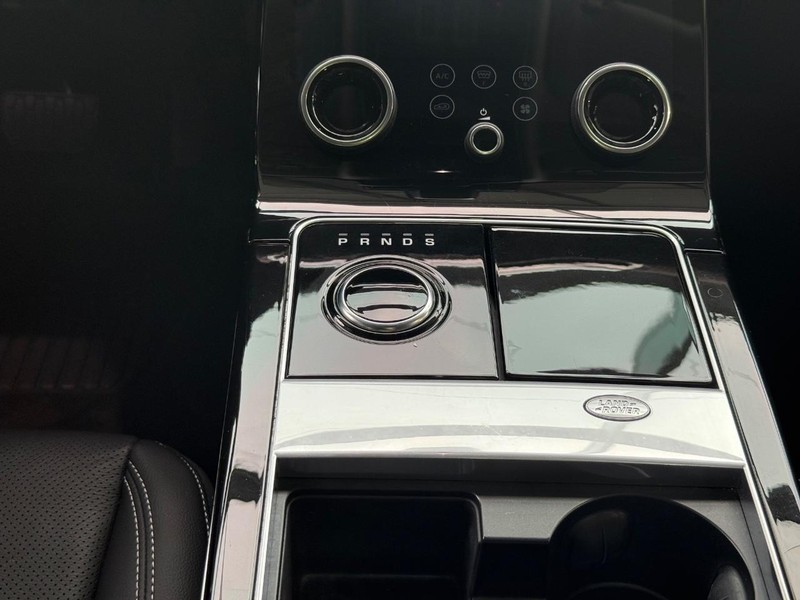 Land Rover Range Rover Velar Vehicle Full-screen Gallery Image 12