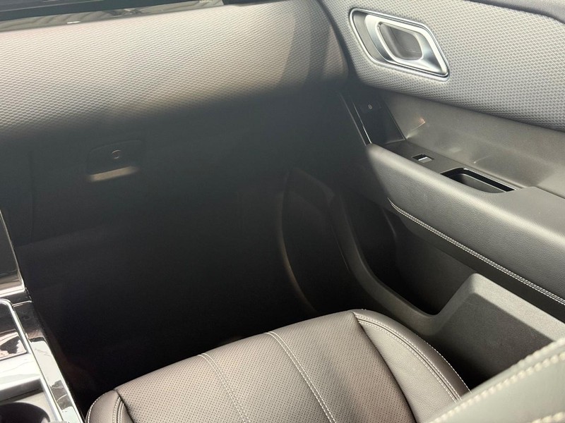 Land Rover Range Rover Velar Vehicle Full-screen Gallery Image 14