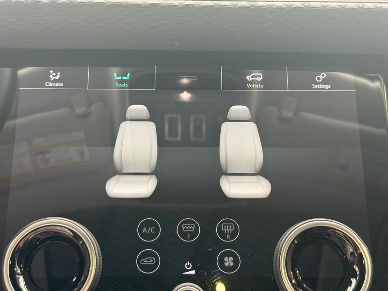 Land Rover Range Rover Velar Vehicle Full-screen Gallery Image 19