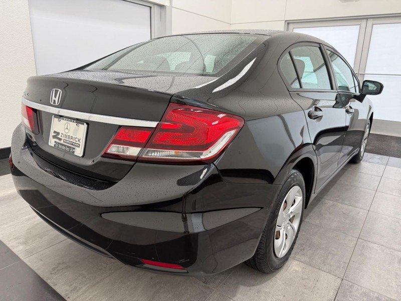 Honda Civic Sedan Vehicle Full-screen Gallery Image 2