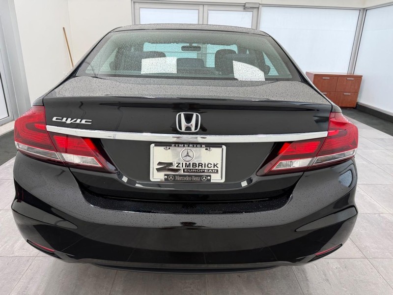 Honda Civic Sedan Vehicle Full-screen Gallery Image 3