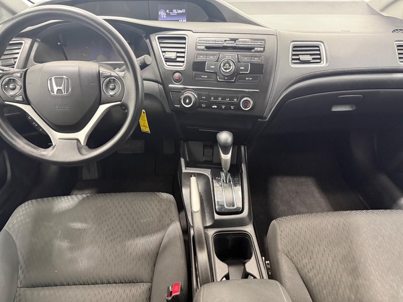 Honda Civic Sedan Vehicle Full-screen Gallery Image 9
