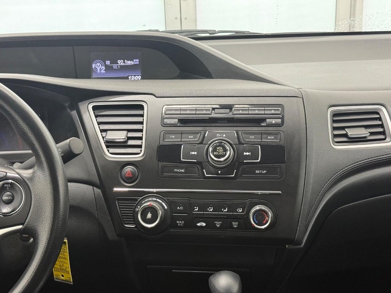 Honda Civic Sedan Vehicle Full-screen Gallery Image 10