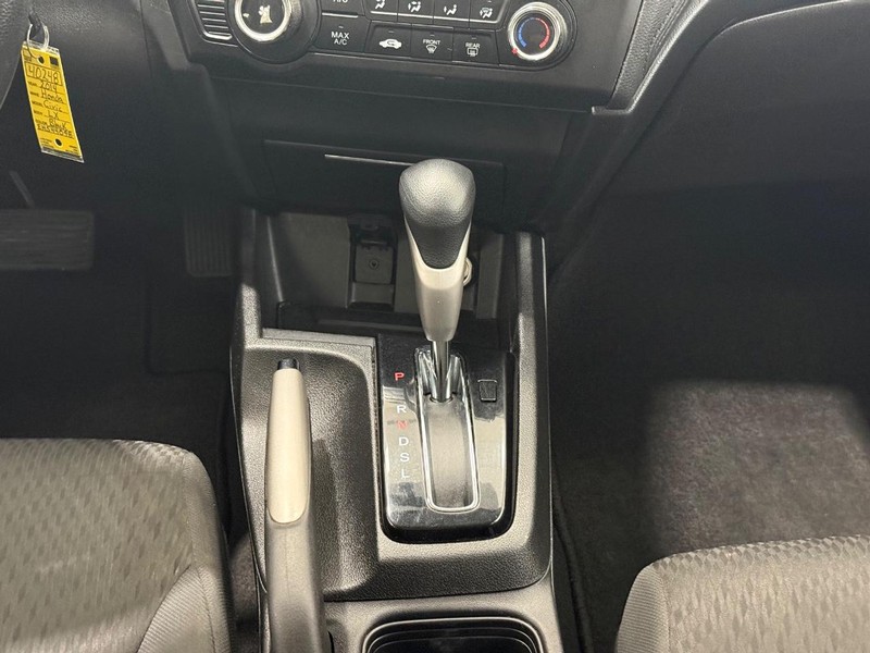 Honda Civic Sedan Vehicle Full-screen Gallery Image 11