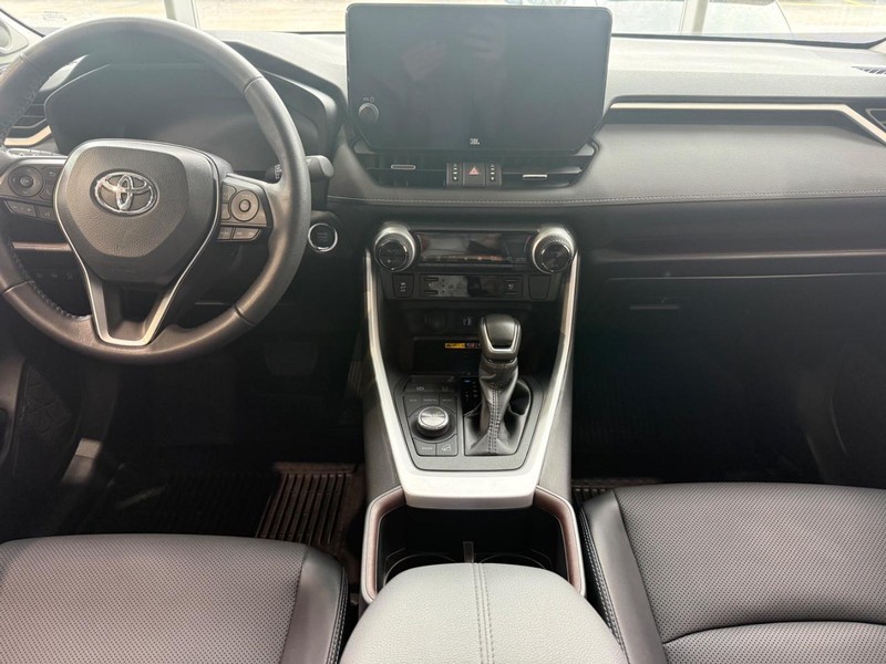 Toyota RAV4 Vehicle Full-screen Gallery Image 10