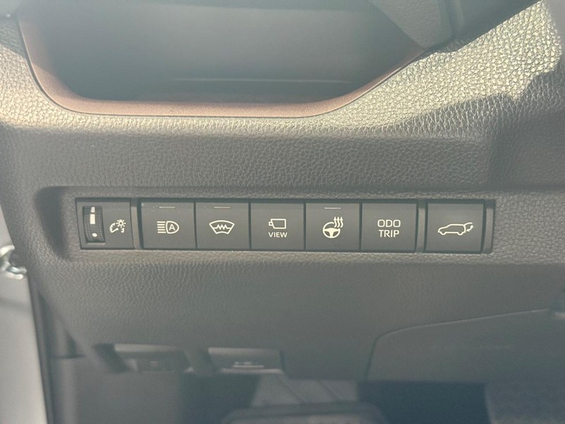Toyota RAV4 Vehicle Full-screen Gallery Image 16