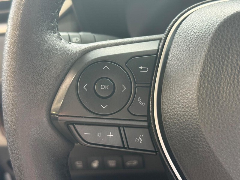 Toyota RAV4 Vehicle Full-screen Gallery Image 17