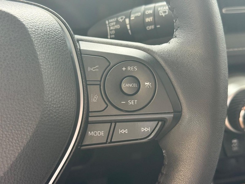Toyota RAV4 Vehicle Full-screen Gallery Image 18