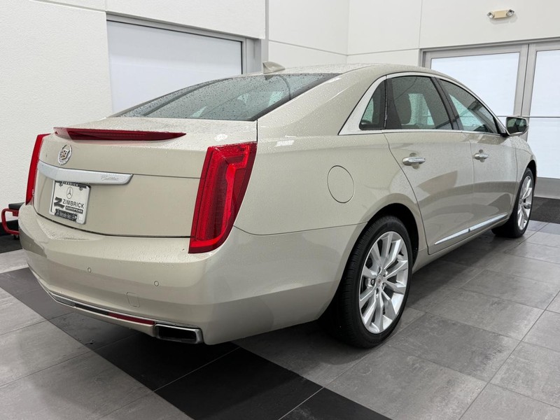 Cadillac XTS Vehicle Full-screen Gallery Image 2