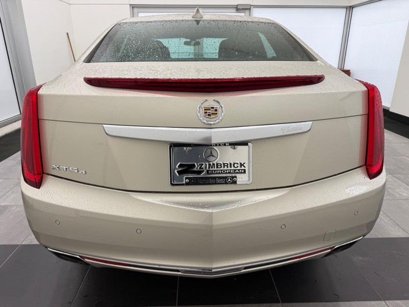 Cadillac XTS Vehicle Full-screen Gallery Image 4