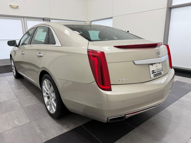 Cadillac XTS Vehicle Full-screen Gallery Image 5