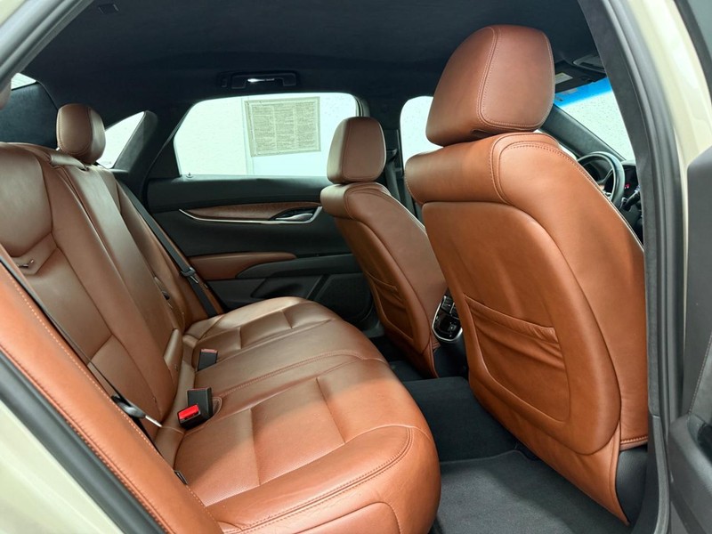 Cadillac XTS Vehicle Full-screen Gallery Image 10
