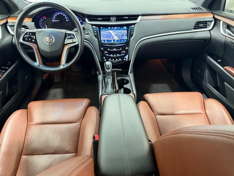 Cadillac XTS Vehicle Full-screen Gallery Image 12