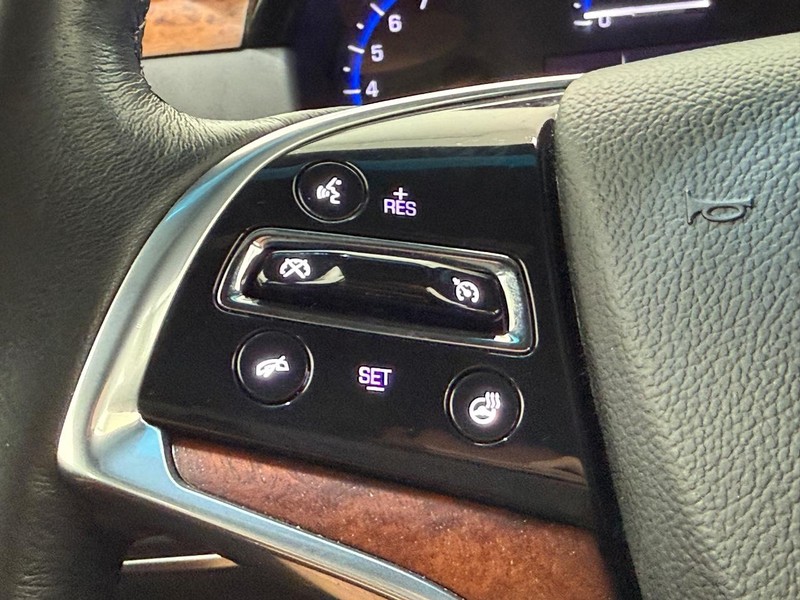 Cadillac XTS Vehicle Full-screen Gallery Image 14