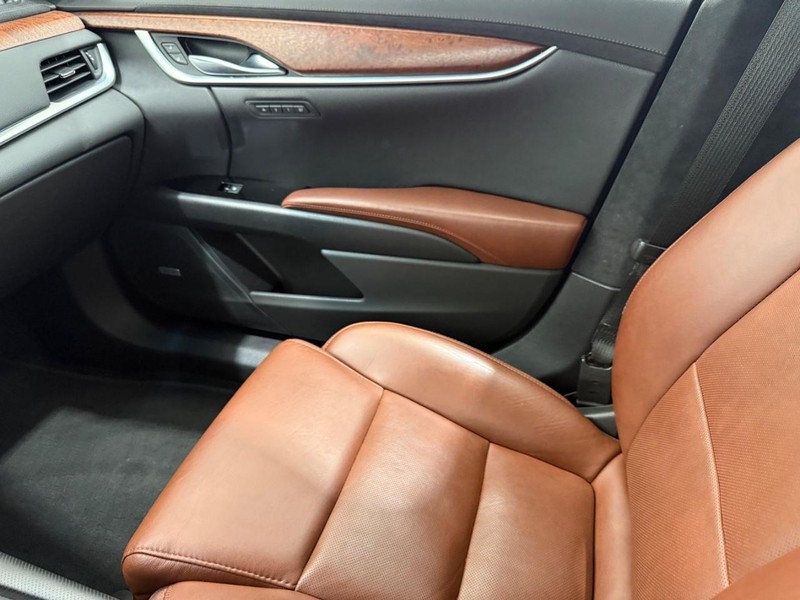 Cadillac XTS Vehicle Full-screen Gallery Image 19