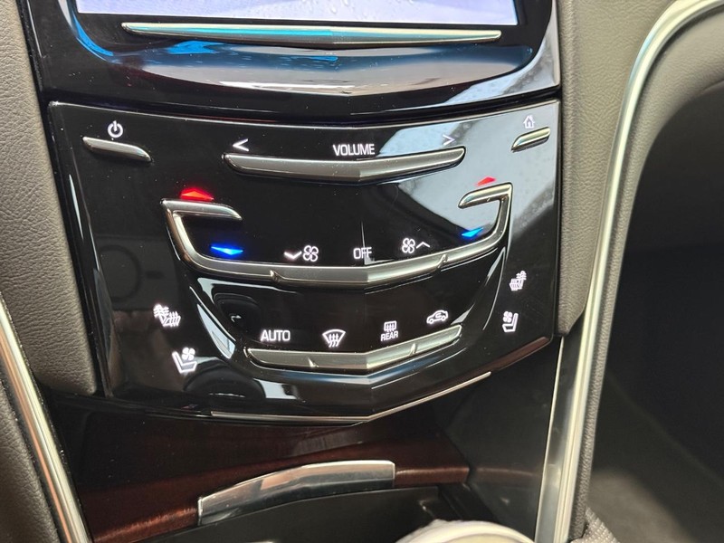 Cadillac XTS Vehicle Full-screen Gallery Image 21
