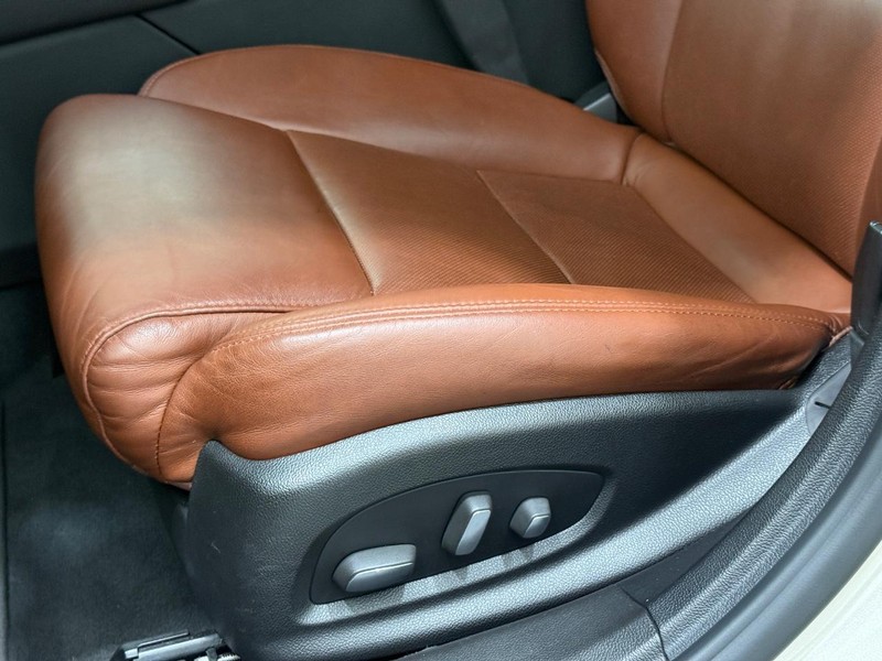Cadillac XTS Vehicle Full-screen Gallery Image 25