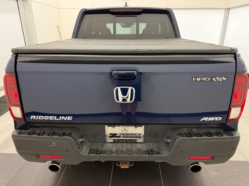 Honda Ridgeline Vehicle Full-screen Gallery Image 3