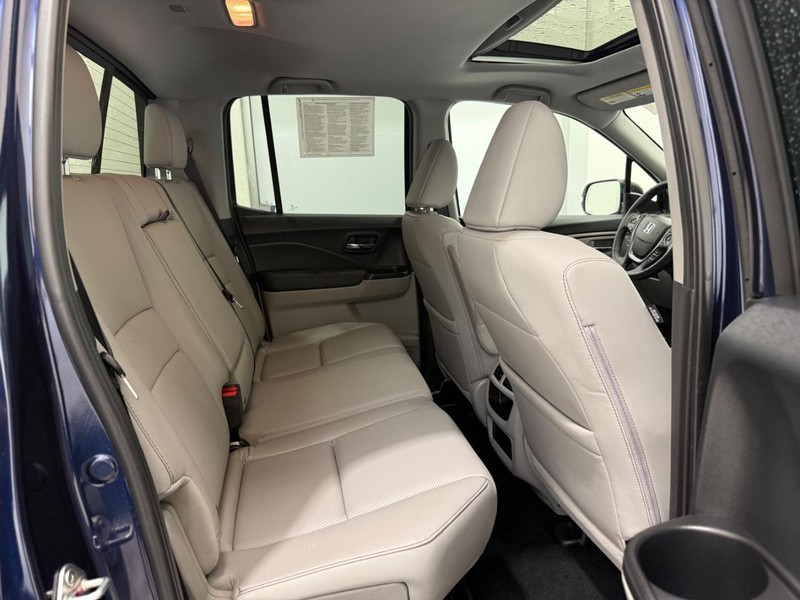 Honda Ridgeline Vehicle Full-screen Gallery Image 9