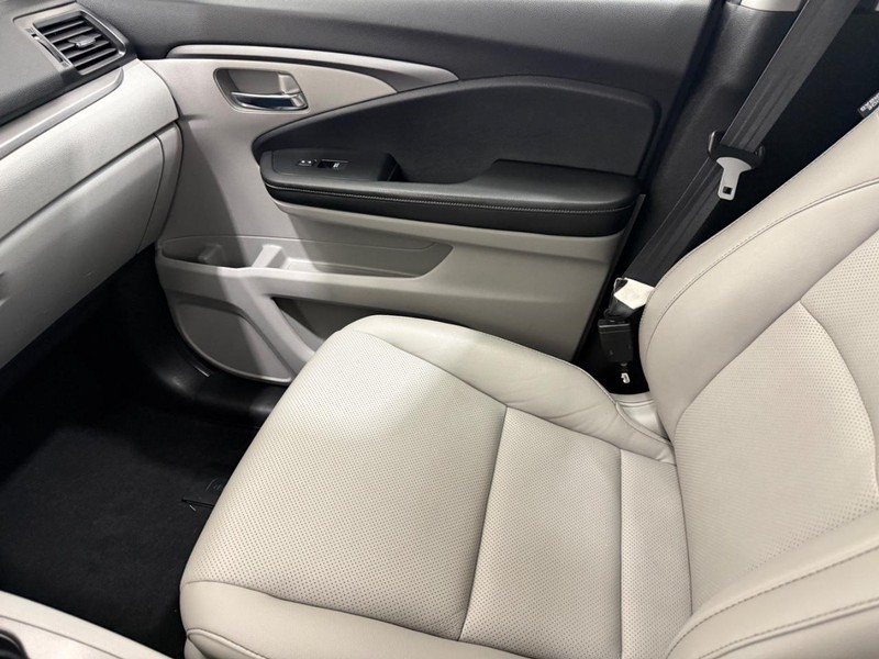 Honda Ridgeline Vehicle Full-screen Gallery Image 20