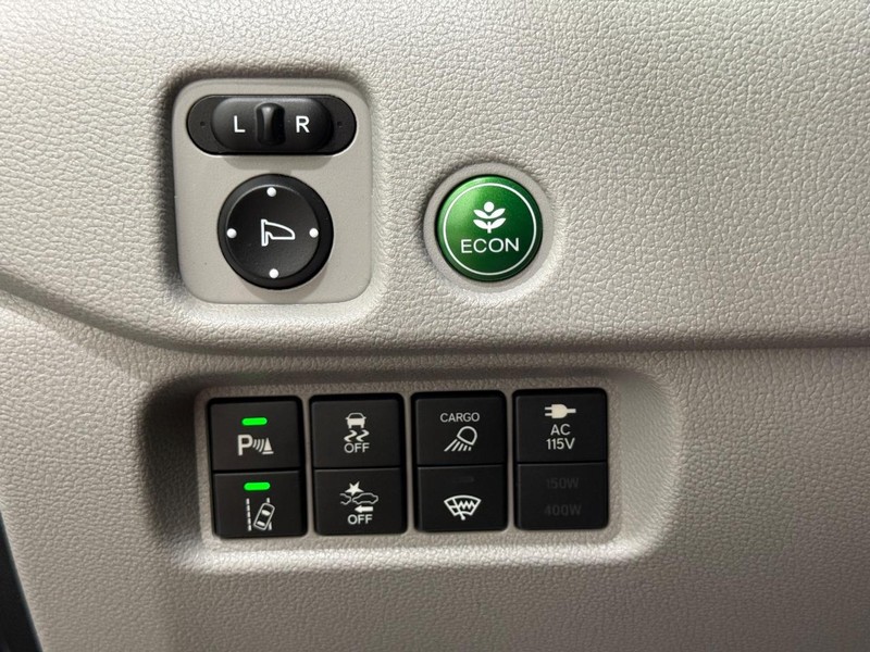Honda Ridgeline Vehicle Full-screen Gallery Image 22