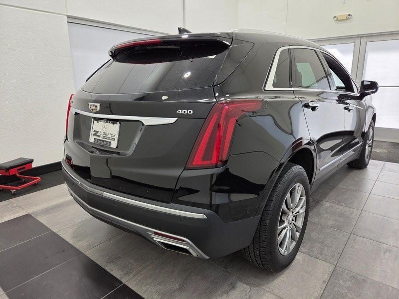 Cadillac XT5 Vehicle Full-screen Gallery Image 2