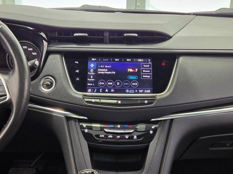 Cadillac XT5 Vehicle Full-screen Gallery Image 10
