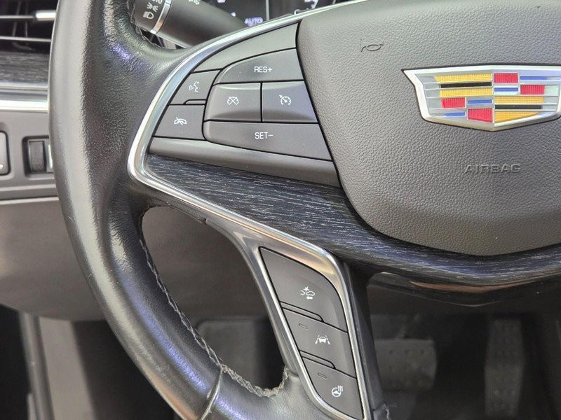 Cadillac XT5 Vehicle Full-screen Gallery Image 15
