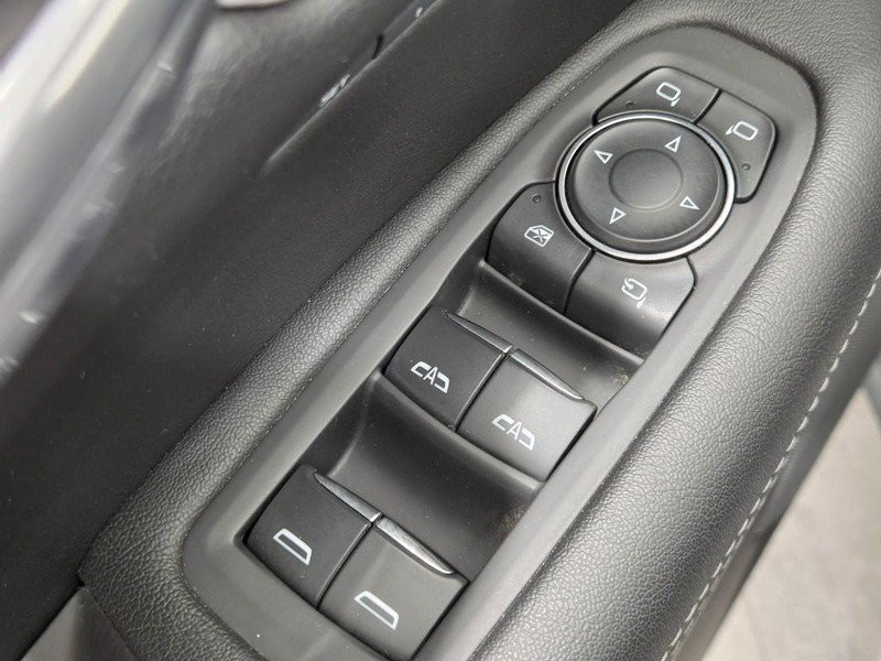 Cadillac XT5 Vehicle Full-screen Gallery Image 20