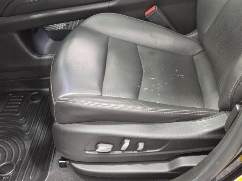 Cadillac XT5 Vehicle Full-screen Gallery Image 21