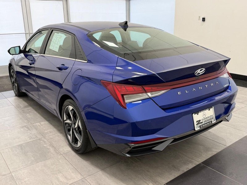 Hyundai Elantra Vehicle Full-screen Gallery Image 4