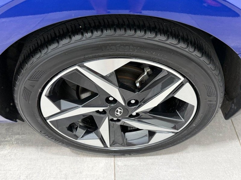 Hyundai Elantra Vehicle Full-screen Gallery Image 5