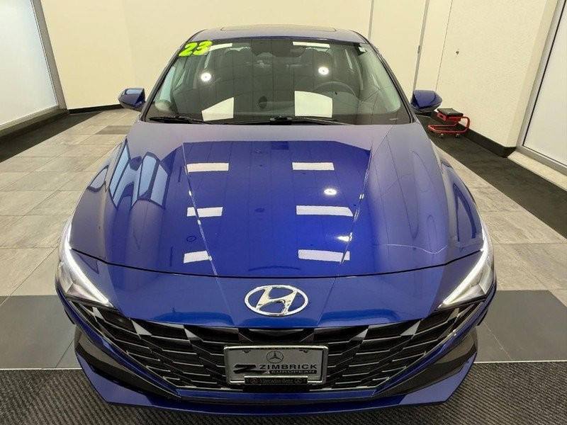 Hyundai Elantra Vehicle Full-screen Gallery Image 7