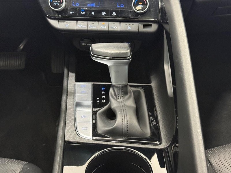 Hyundai Elantra Vehicle Full-screen Gallery Image 12