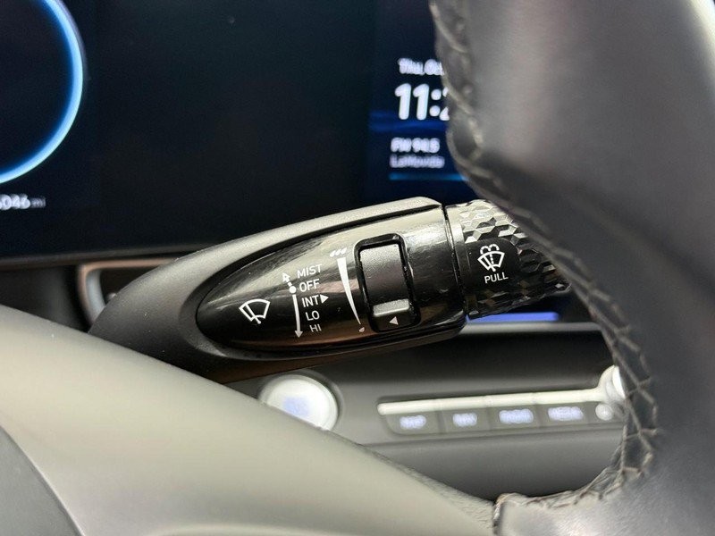 Hyundai Elantra Vehicle Full-screen Gallery Image 17