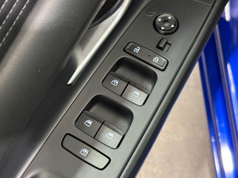 Hyundai Elantra Vehicle Full-screen Gallery Image 20