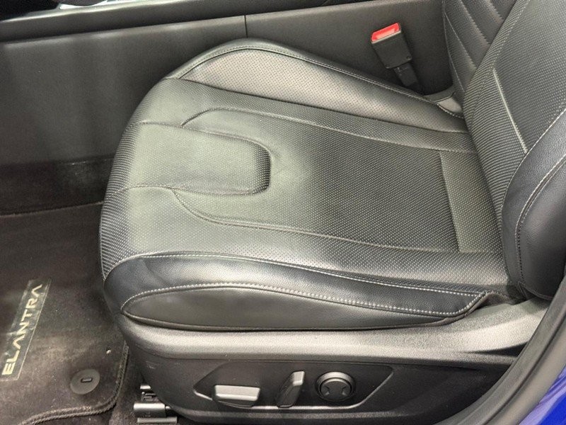 Hyundai Elantra Vehicle Full-screen Gallery Image 21