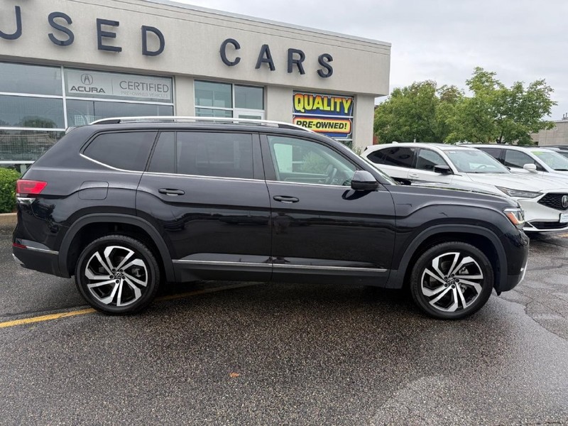 Volkswagen Atlas Vehicle Full-screen Gallery Image 2