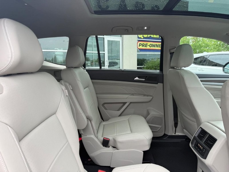 Volkswagen Atlas Vehicle Full-screen Gallery Image 10
