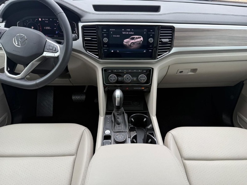 Volkswagen Atlas Vehicle Full-screen Gallery Image 11