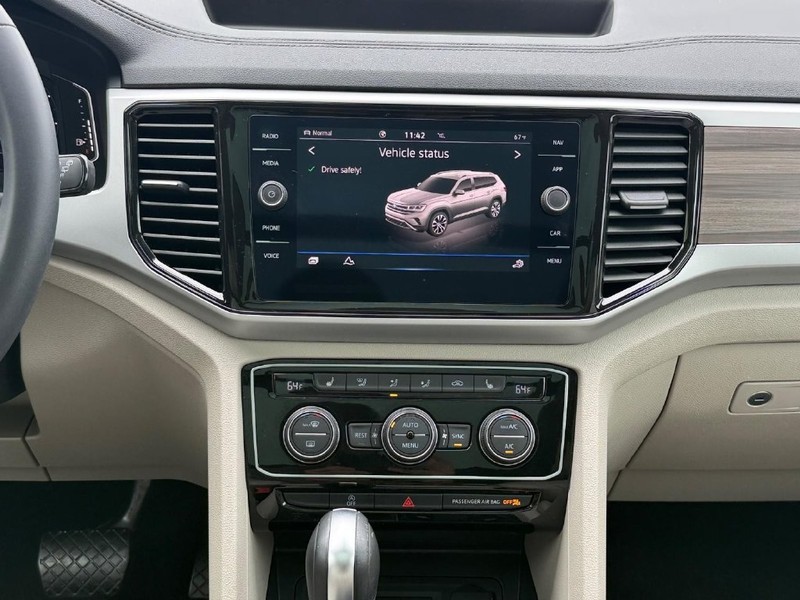 Volkswagen Atlas Vehicle Full-screen Gallery Image 12
