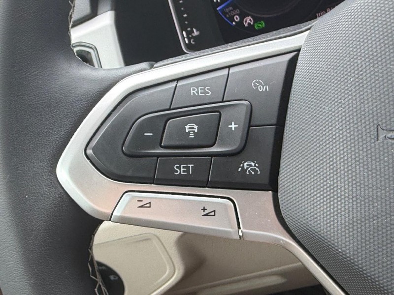 Volkswagen Atlas Vehicle Full-screen Gallery Image 16