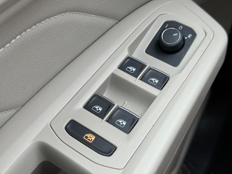 Volkswagen Atlas Vehicle Full-screen Gallery Image 21