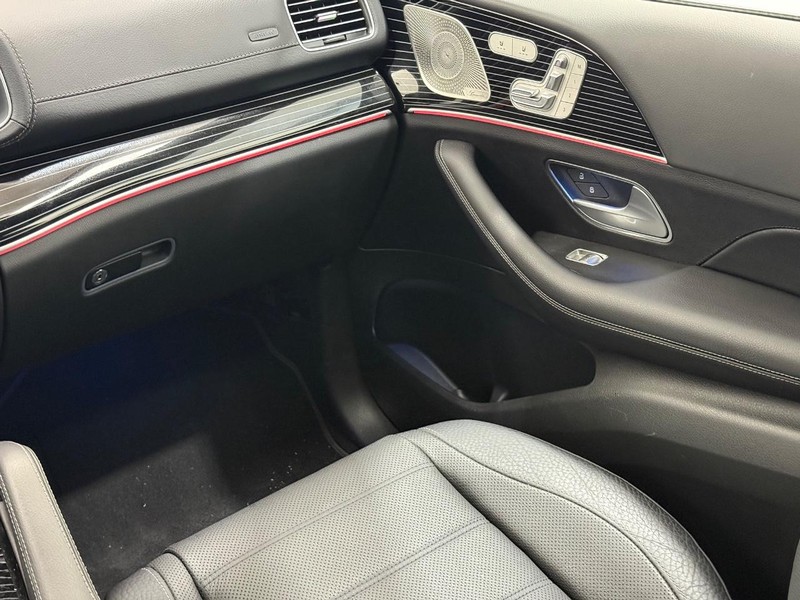 Mercedes-Benz GLS Vehicle Image 12