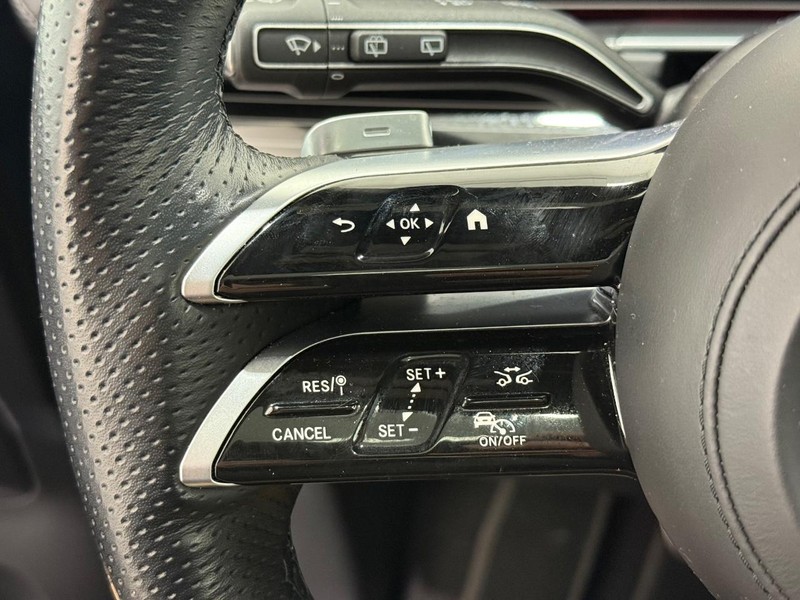 Mercedes-Benz GLS Vehicle Image 13