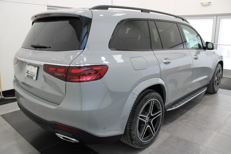 Mercedes-Benz GLS Vehicle Image 2