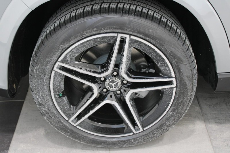 Mercedes-Benz GLS Vehicle Image 3